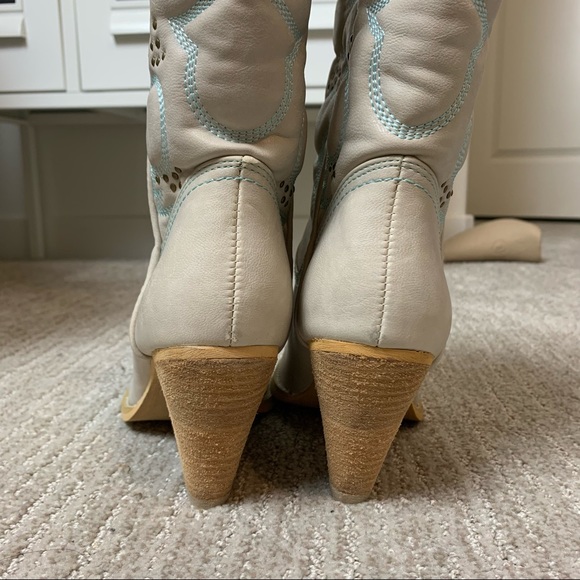 NEW Very Volatile Denver Cowboy Boots Ivory Off White 8.5 - Picture 9 of 16